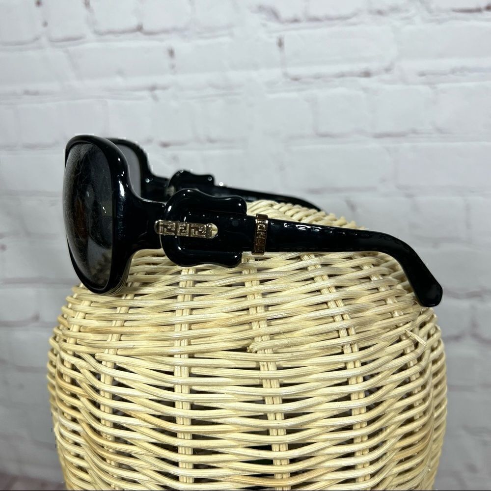 FENDI Buckle Tinted Sunglasses Guc - Picture 14 of 17